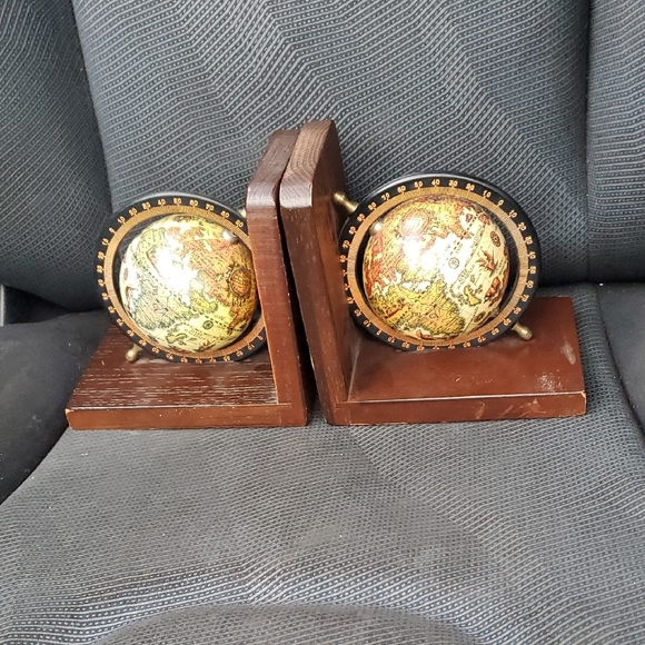 Elegant Brown and Gold Decorative Accents with Ornate Design